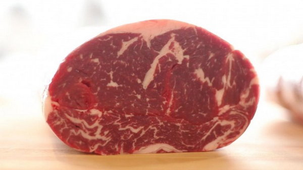Клей в мясе: как определить, что продукт был подделан