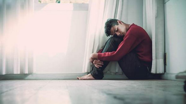 4 симптома страха одиночества и социального отторжения