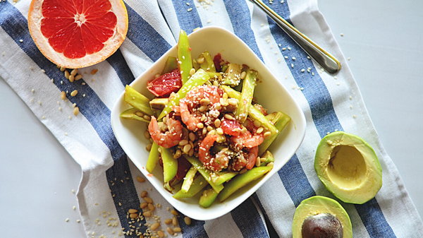 Салат для похудения из авокадо, лосося и грейпфрута