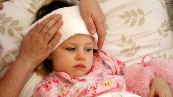 Как снизить высокую температуру у ребенка