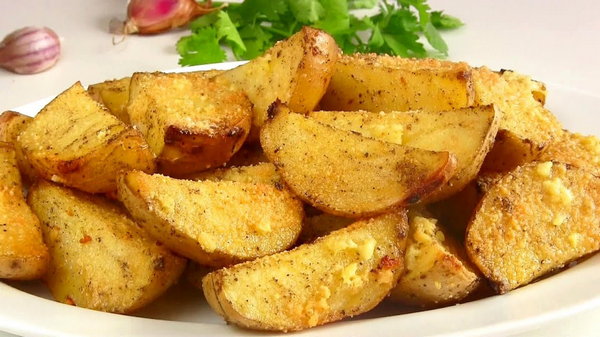 Как вкусно запечь картофель в духовке