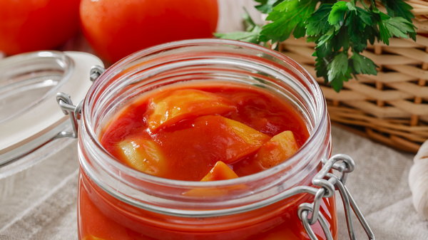 Как заготовить лечо на зиму с перцем и помидорами