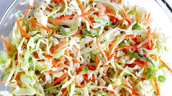 Как нашинковать салата из белокочанной капусты вдоволь