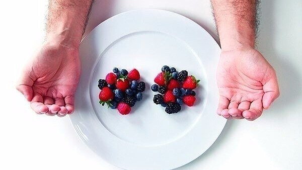 Объясняем на пальцах: сколько еды нужно съедать за раз. Да это же лучш...