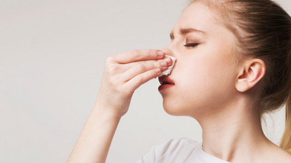 Как остановить носовое кровотечение