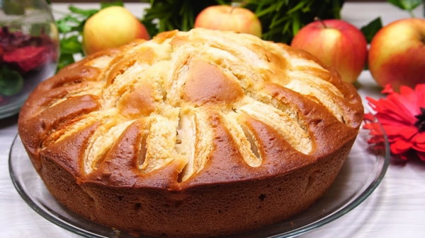 Как приготовить яблочный пирог на кефире