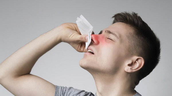 6 приемов, которые помогут быстро остановить кровотечение из носа