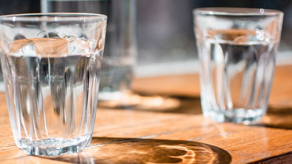 5 очевидных причин, почему стоит начинать свой день со стакана теплой ...